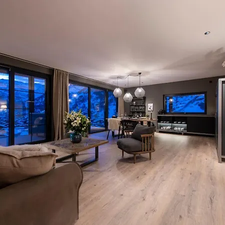 B Five Luxury Apartment *