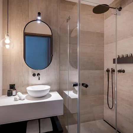 B Five Luxury Апартаменти *