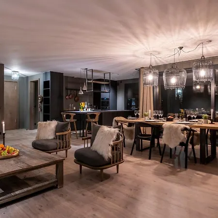 B Five Luxury Апартаменти *